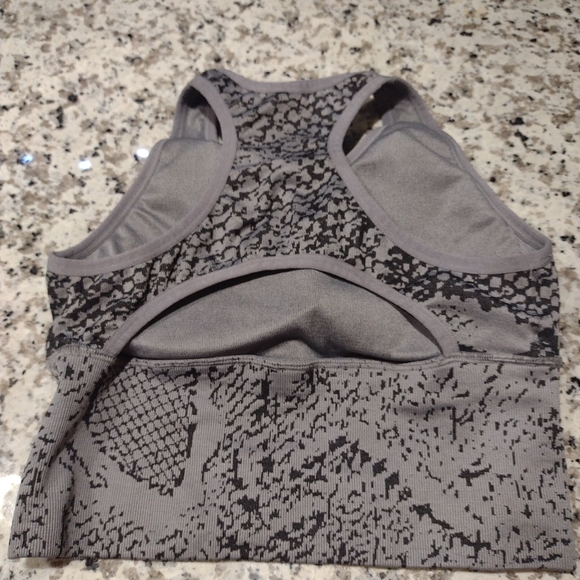 Pro-Fit Seamless Sports Bra - Picture 4 of 4